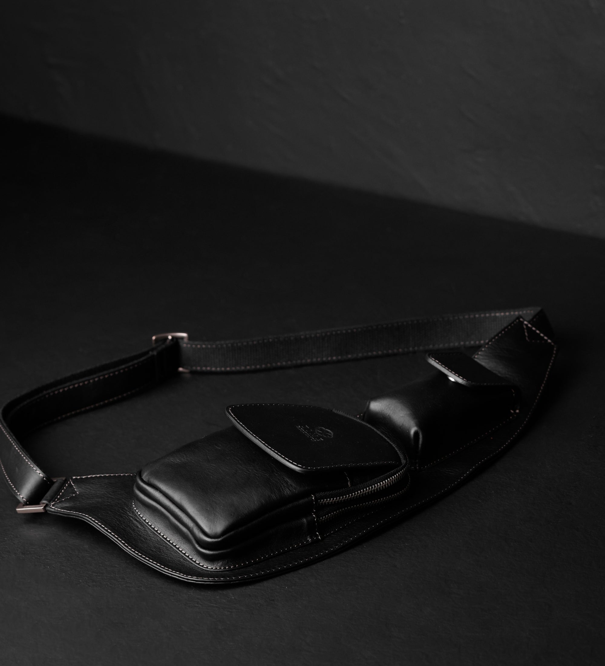 Leren sling bag crossbodytas - The Monk