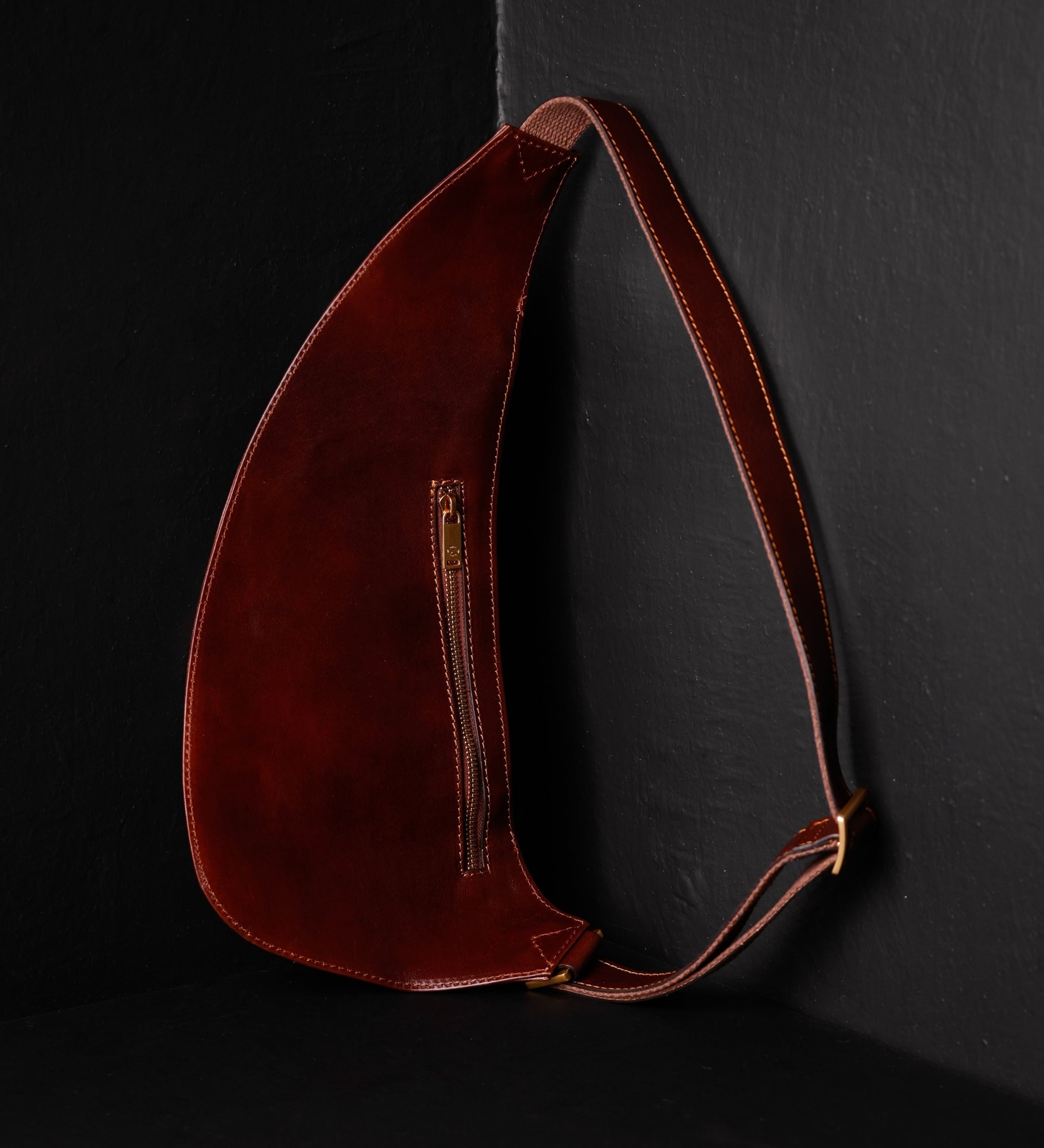 Leren sling bag crossbodytas - The Monk