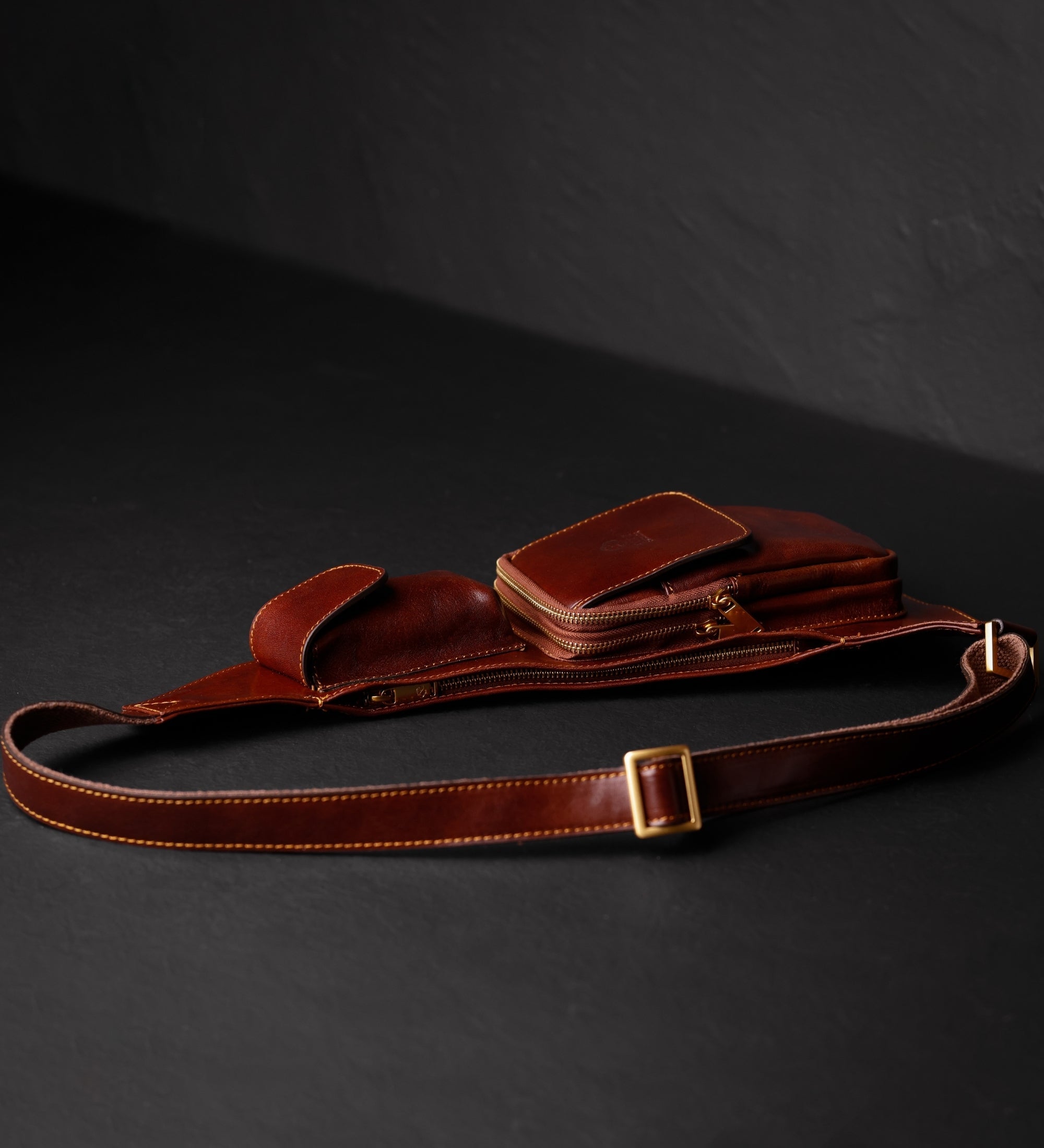 Leren sling bag crossbodytas - The Monk