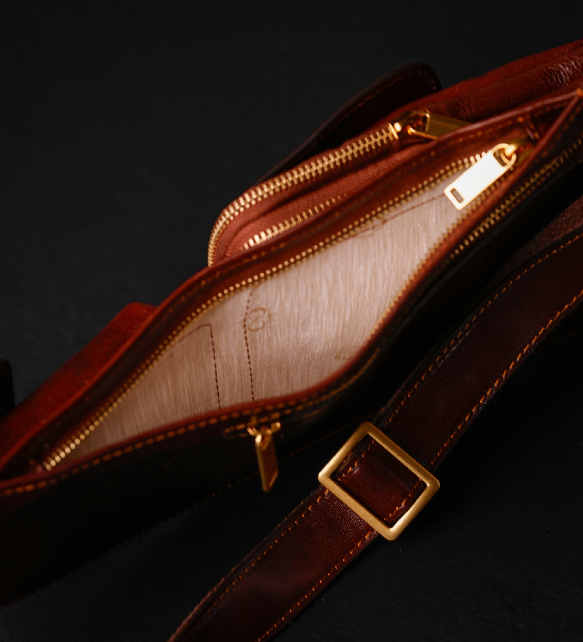 Leren sling bag crossbodytas - The Monk