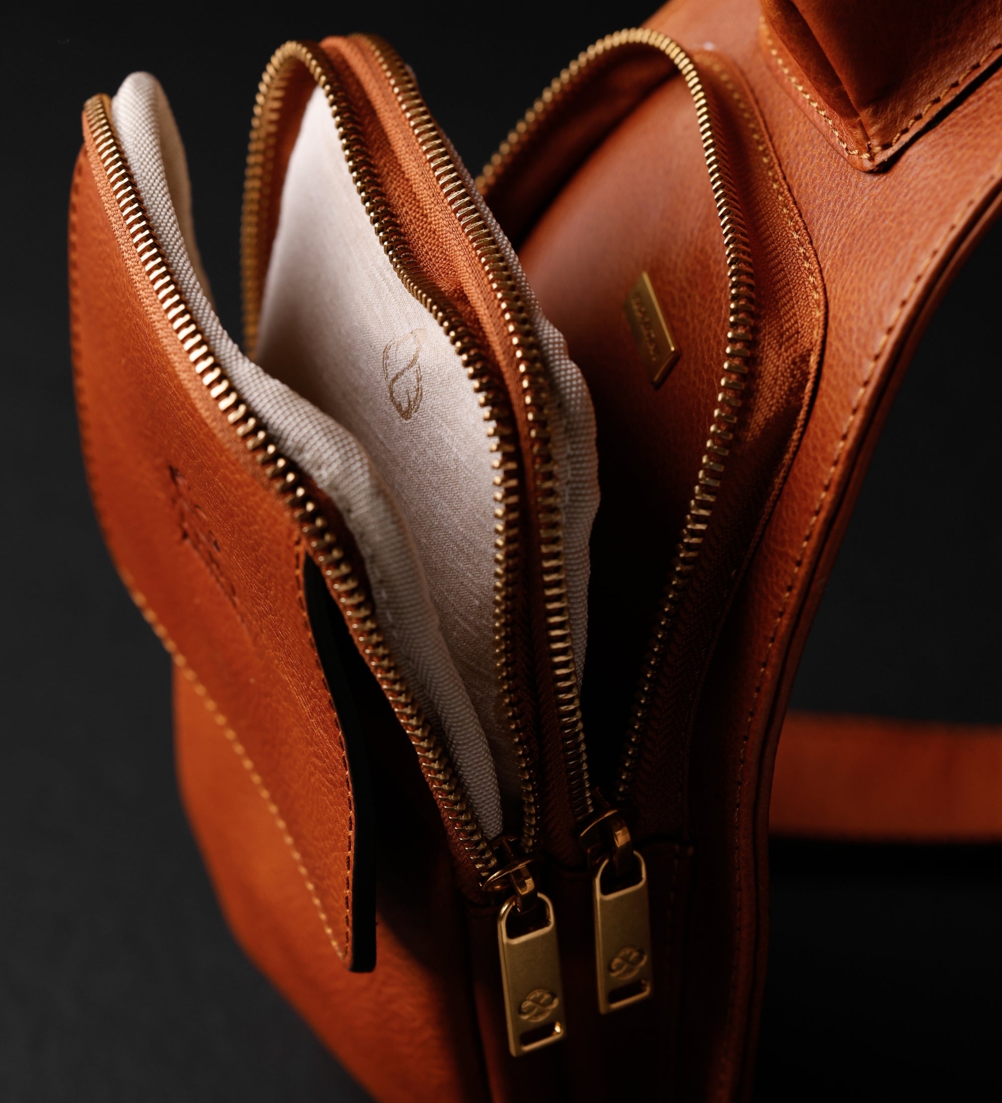 Leren sling bag crossbodytas - The Monk