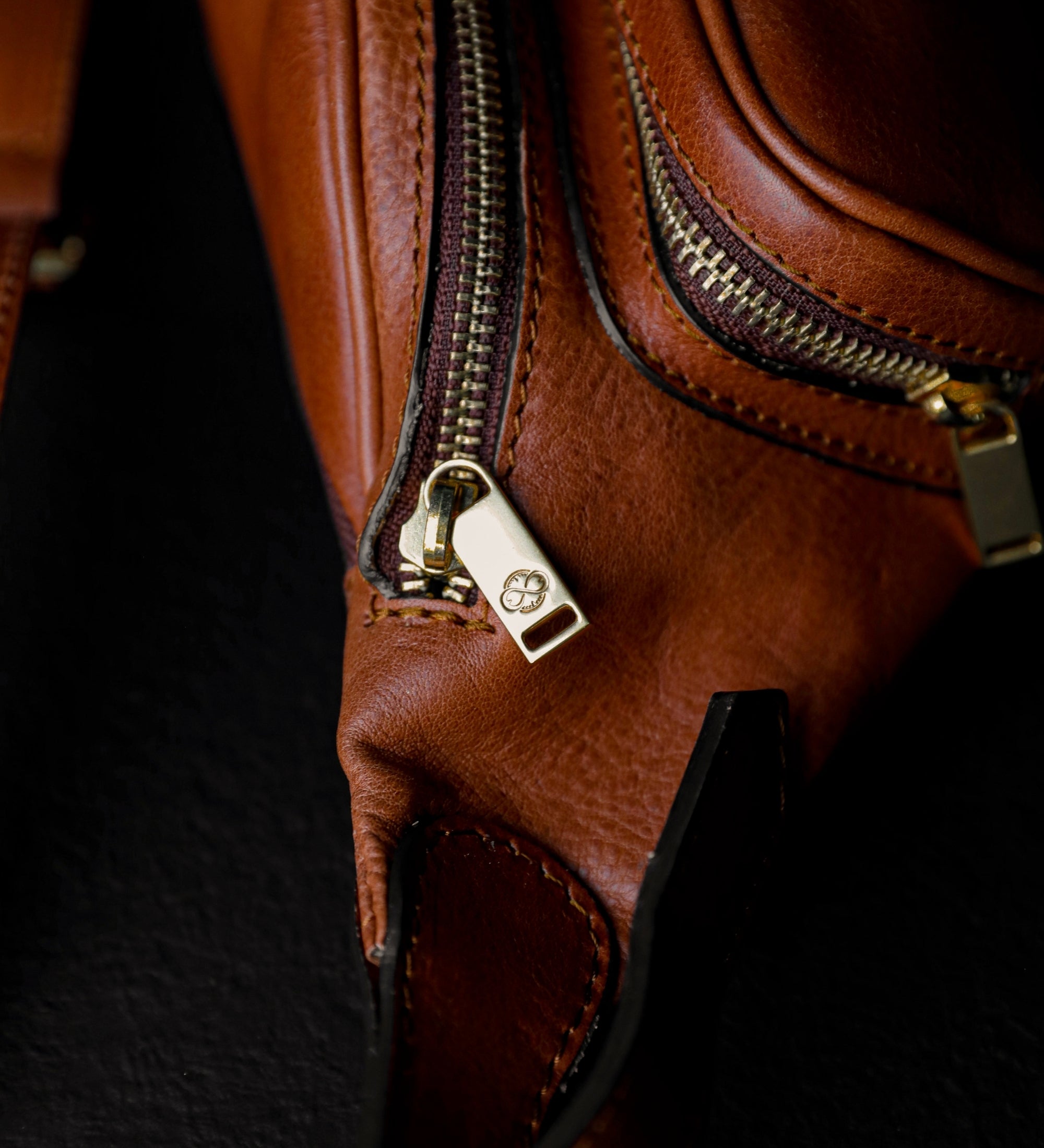 Leren sling bag heuptas - Independent People