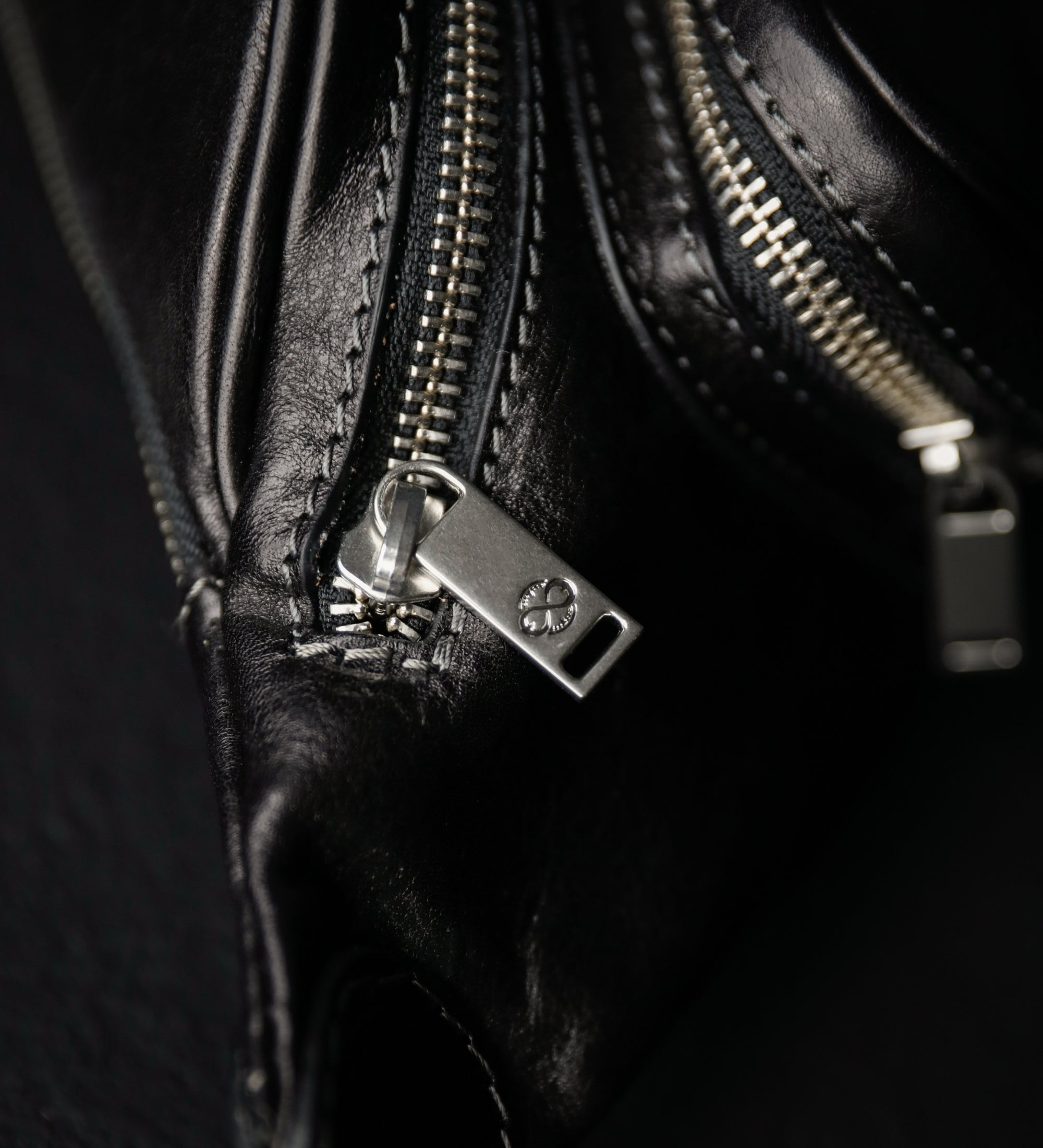 Leren sling bag heuptas voor dames - Independent People